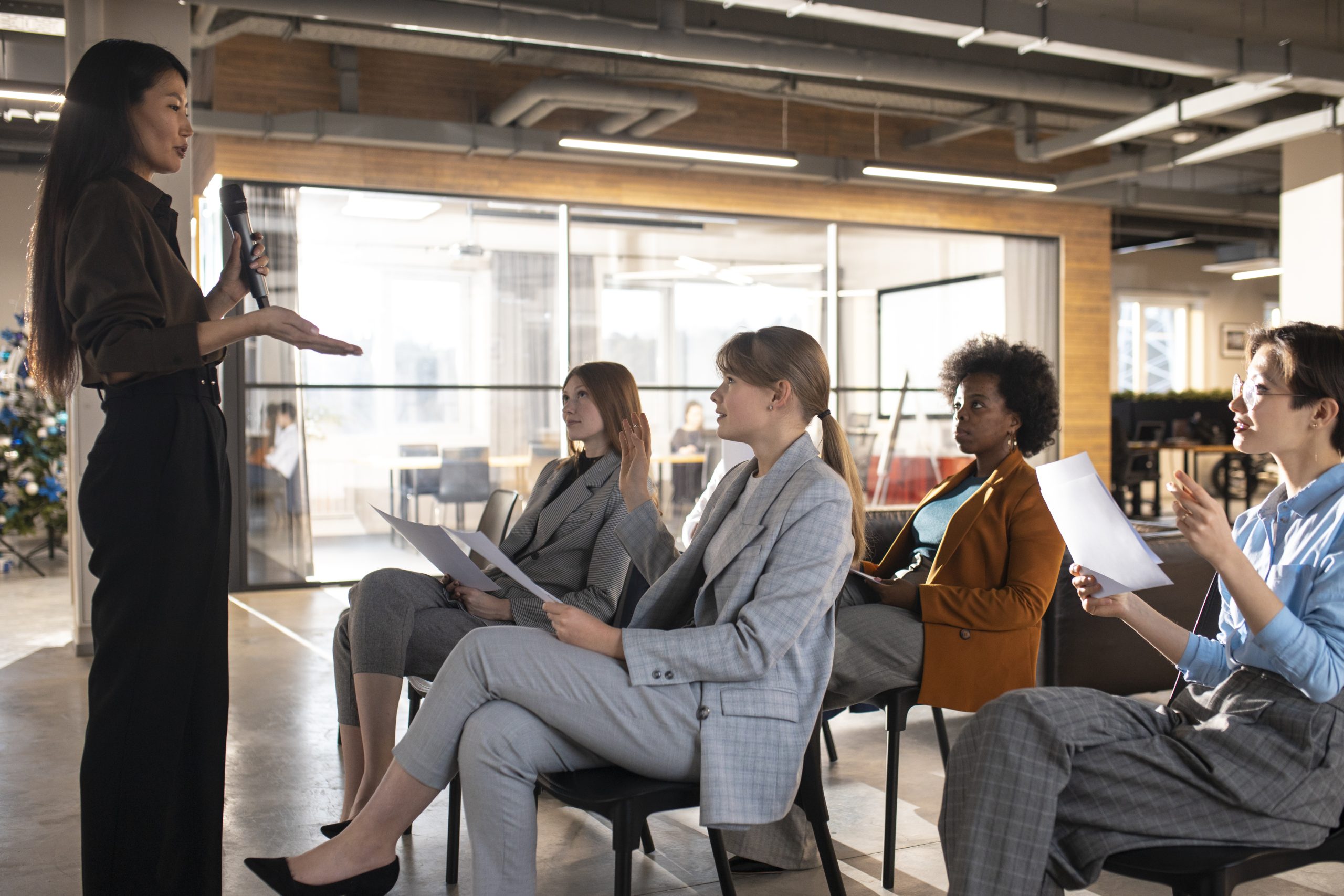 medium-shot-people-work-meeting medium-shot-people-work-meeting